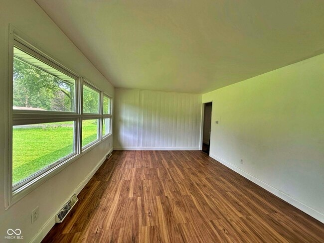 Foto del edificio - 2725 Kristen Dr W