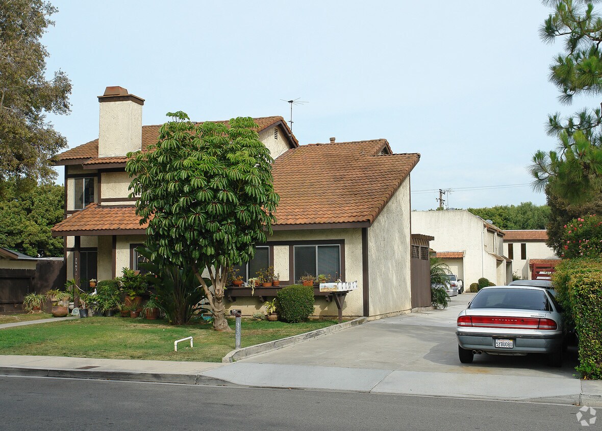 2567 Elden Ave, Costa Mesa, CA 92627 Apartments in Costa Mesa, CA