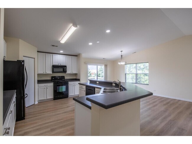 Foto del edificio - 1555 Millbrook Dr