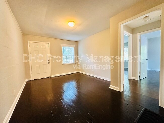 Foto del edificio - 2125 Larchwood Rd SW