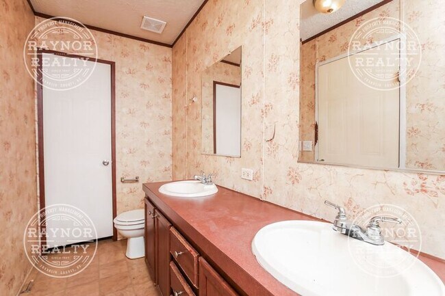 Foto del edificio - 756 Cooke Rd