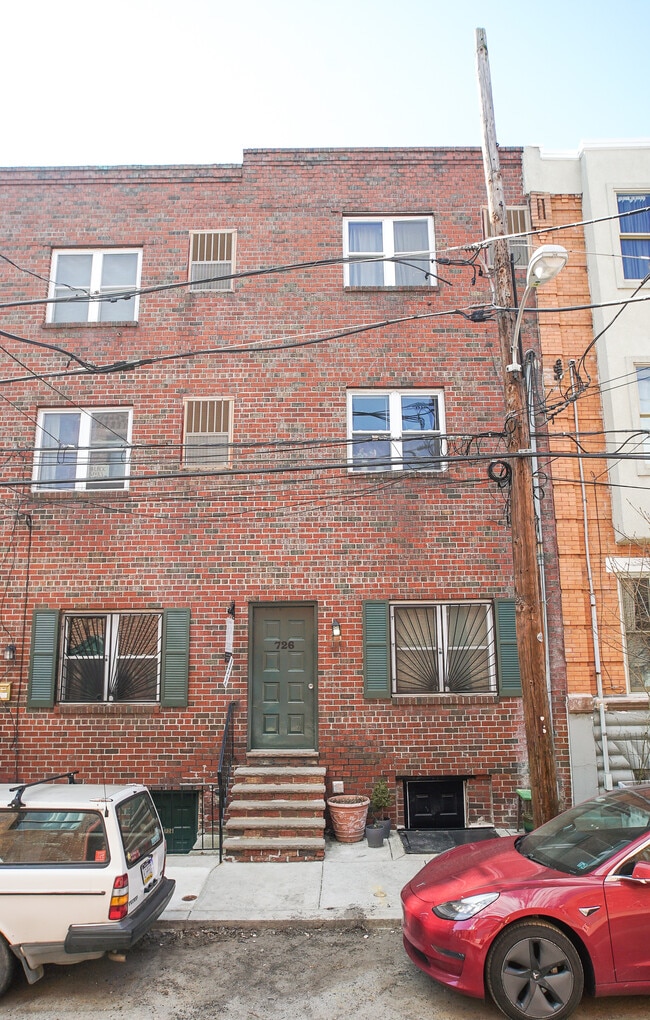 Building Photo - 726 Kater St