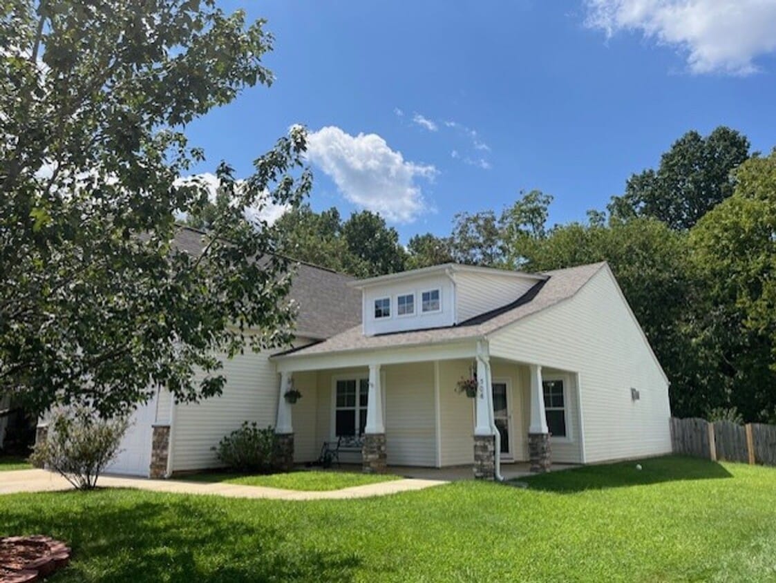 ~ Beautiful 4 Bedroom/3 Bath Home in Mebane ~ - ~ Beautiful 4 Bedroom/3 Bath Home in Mebane ~