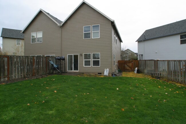 Building Photo - 3125 NE 13th Pl