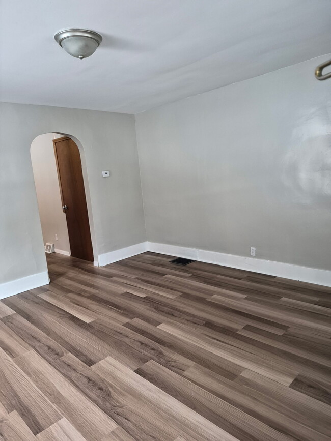 Building Photo - 805-807 Pittsburgh St