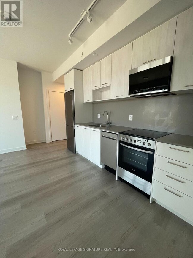 Building Photo - 40 Lagerfeld Dr