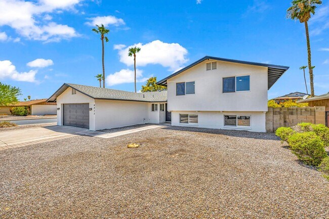 Foto del edificio - 6 bed/ 3.5 bath