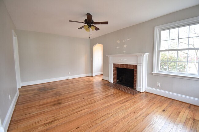 Foto del edificio - 3 Bedroom 2 Bathroom- Small Pets