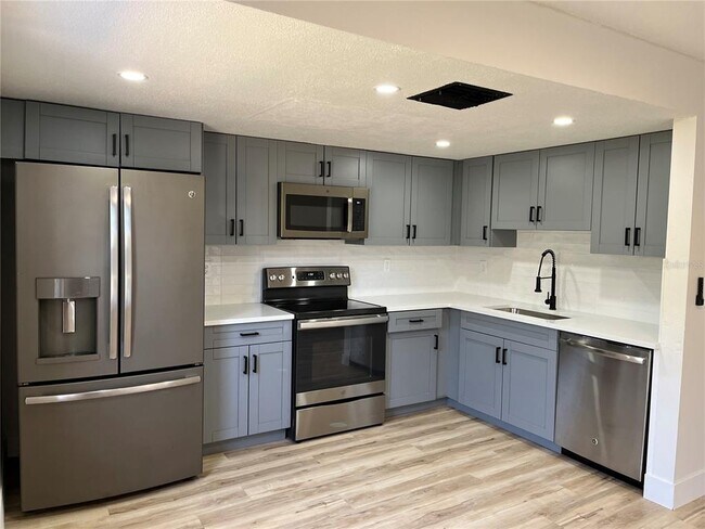 Building Photo - 5123 Brookside Ln
