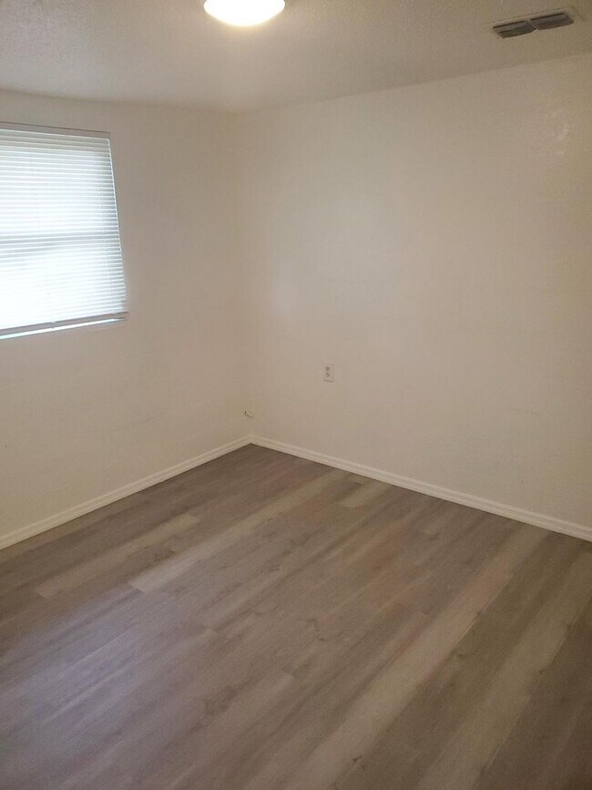 Foto del edificio - 301-303 SW 3RD TERRACE