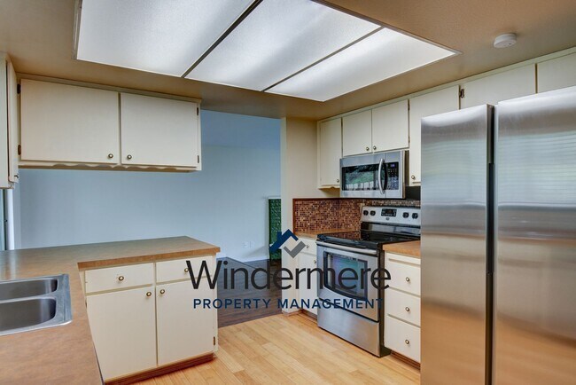 Foto del edificio - 3-bedroom, 2.5-bathroom With Private Beach Access