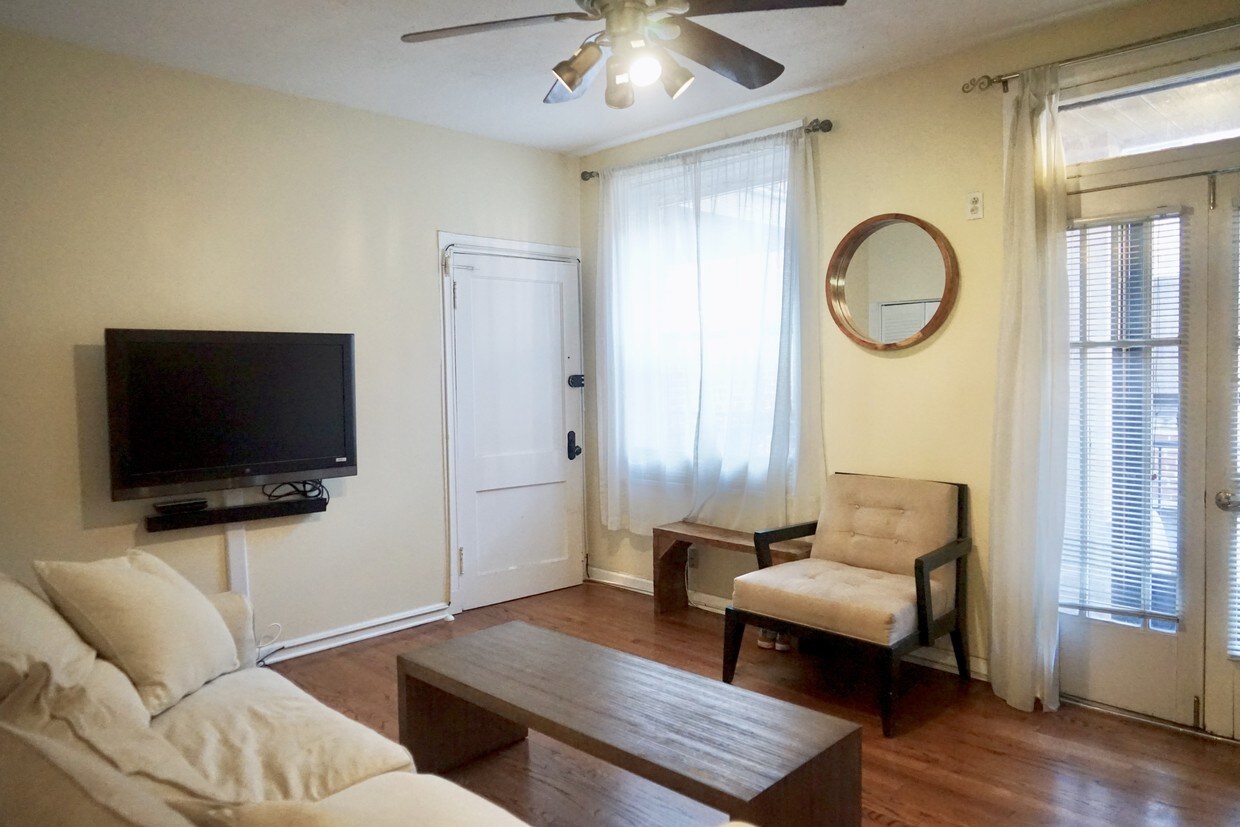 Foto principal - 2110 N Seminary Ave