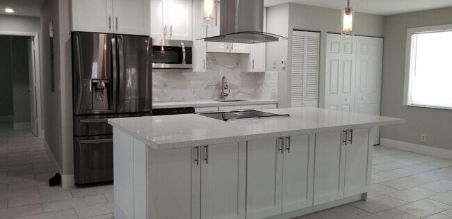 Foto del edificio - 4930 NW 85th Terrace