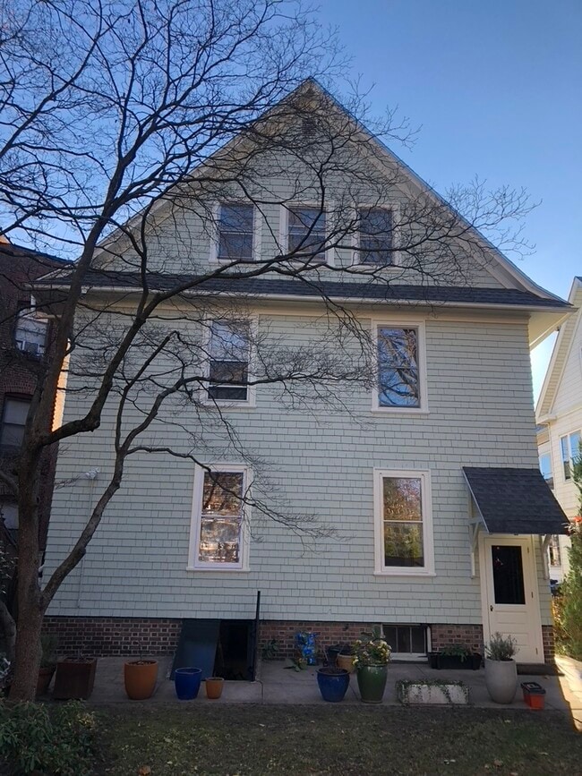 Building Photo - 642 Orange St