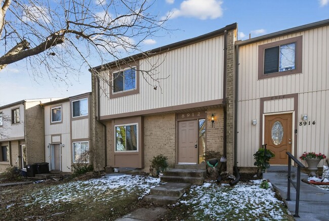 Photo - 4 Bed 3.5 Bath in Gaithersburg House