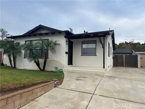 Building Photo - 1818 Deserta Dr