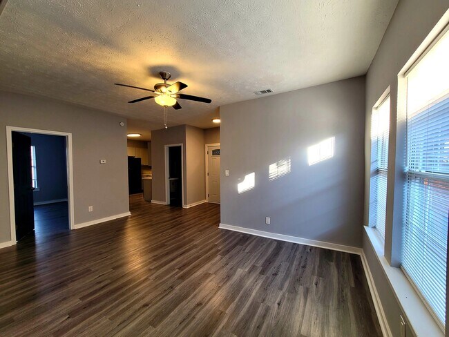 Foto del edificio - 423 Boulevard NE