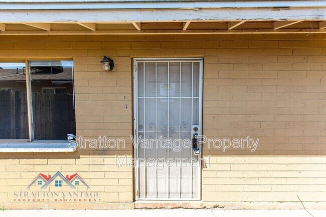 Foto del edificio - 2028 N 26th Pl