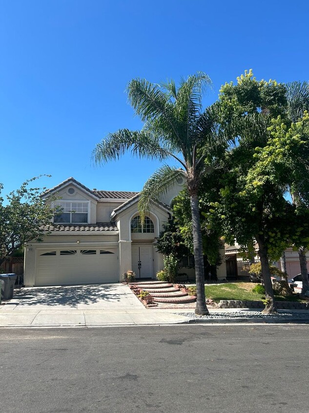 Primary Photo - Beautiful home in Evergreen neighborhood