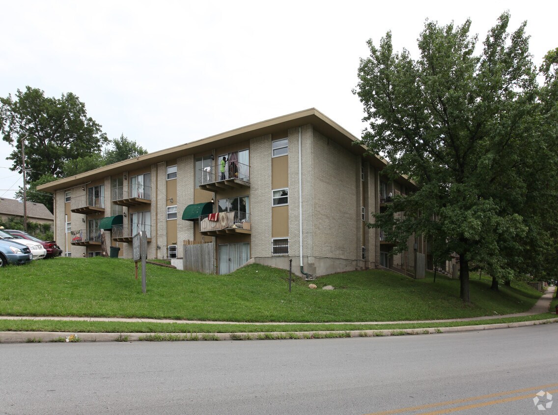 Mark One Plaza Apartments Apartments in Kansas City, MO