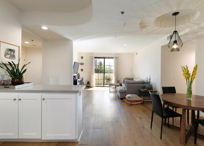 Foto del edificio - 12603 Moorpark St