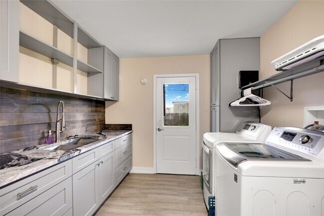 Foto del edificio - 201 E Oak St