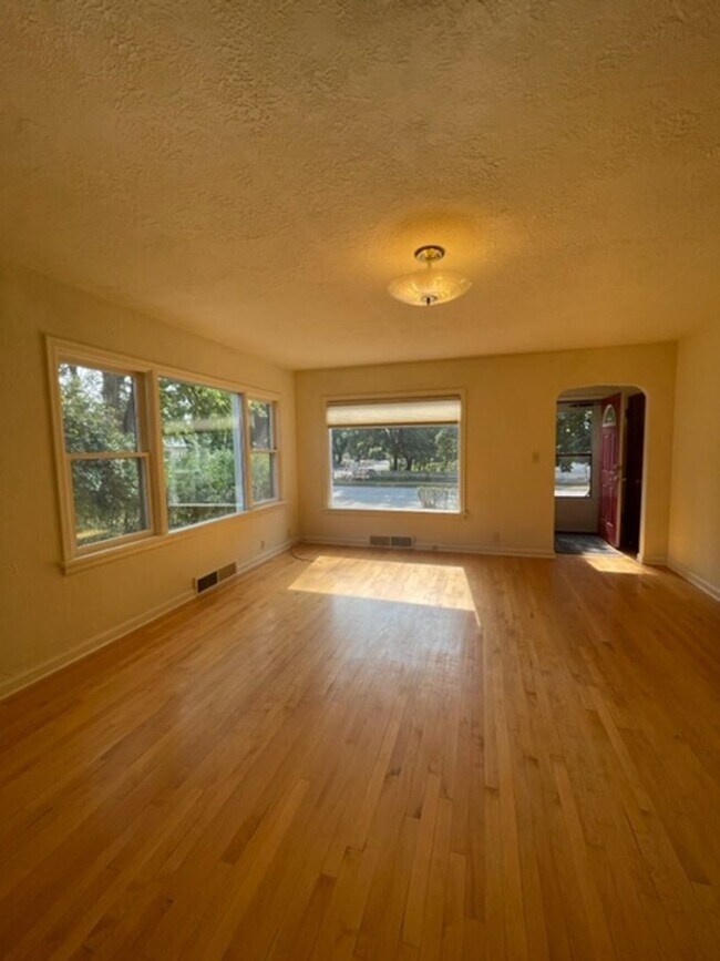 Building Photo - 3 br, 1 bath House - 45 E Wyoming