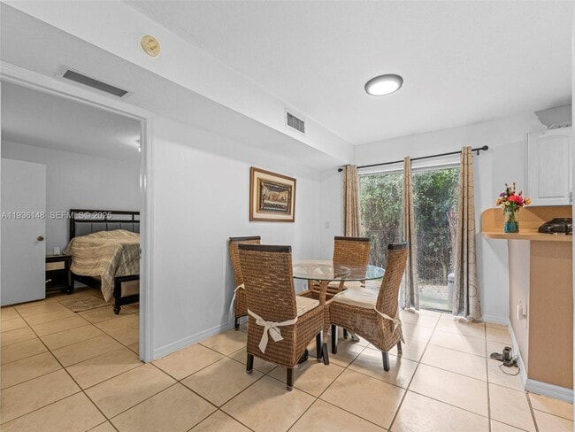 Building Photo - 1240 SE 31st Ct