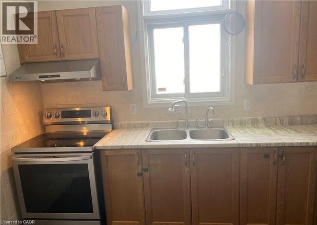 Building Photo - 147 Activa Ave