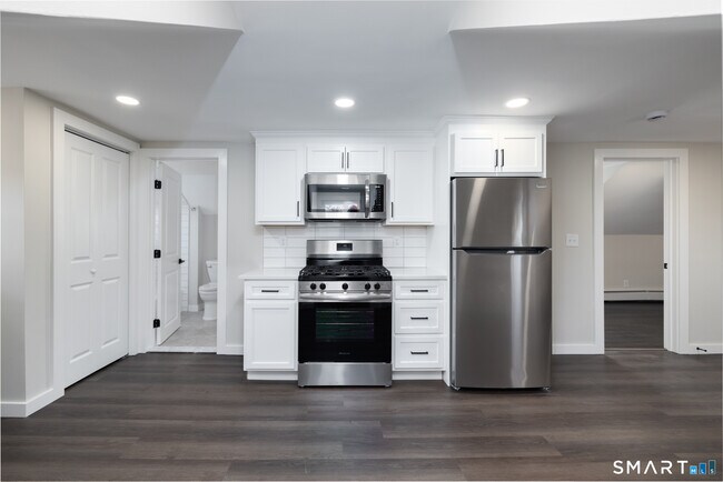 Building Photo - 28 Aircraft Rd