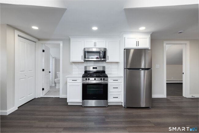 Building Photo - 28 Aircraft Rd