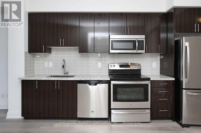 Building Photo - 7161 Yonge St