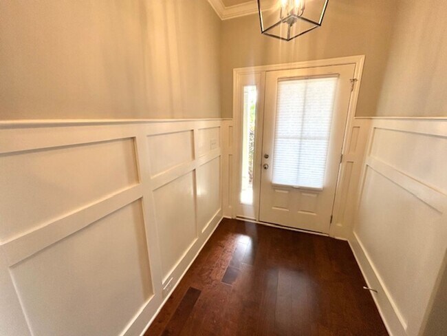 Foto del edificio - Spacious 4 bedroom, 3 bathroom single fami...