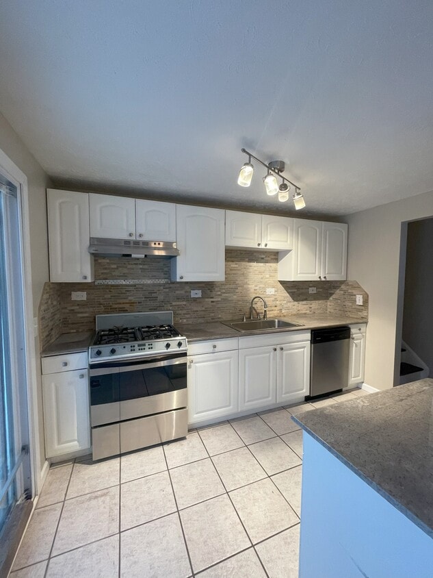 Primary Photo - 34 Ridge Meadows Dr