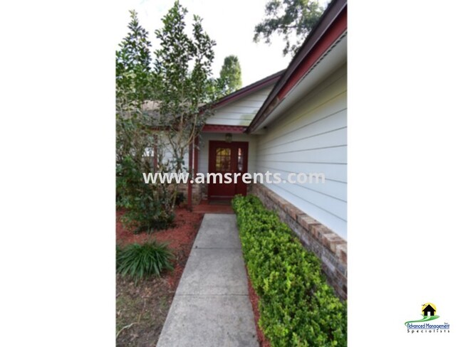 Foto del edificio - ~~~~ 3 Bedroom 2 Bath - Large Fenced Yard ...