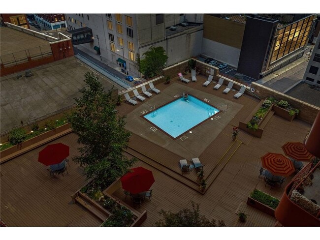 Building Photo - 66 9th St E