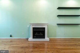 Building Photo - 1523 Green St