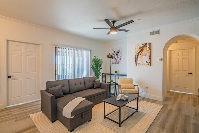 Foto del edificio - 7455 N 95th Ave