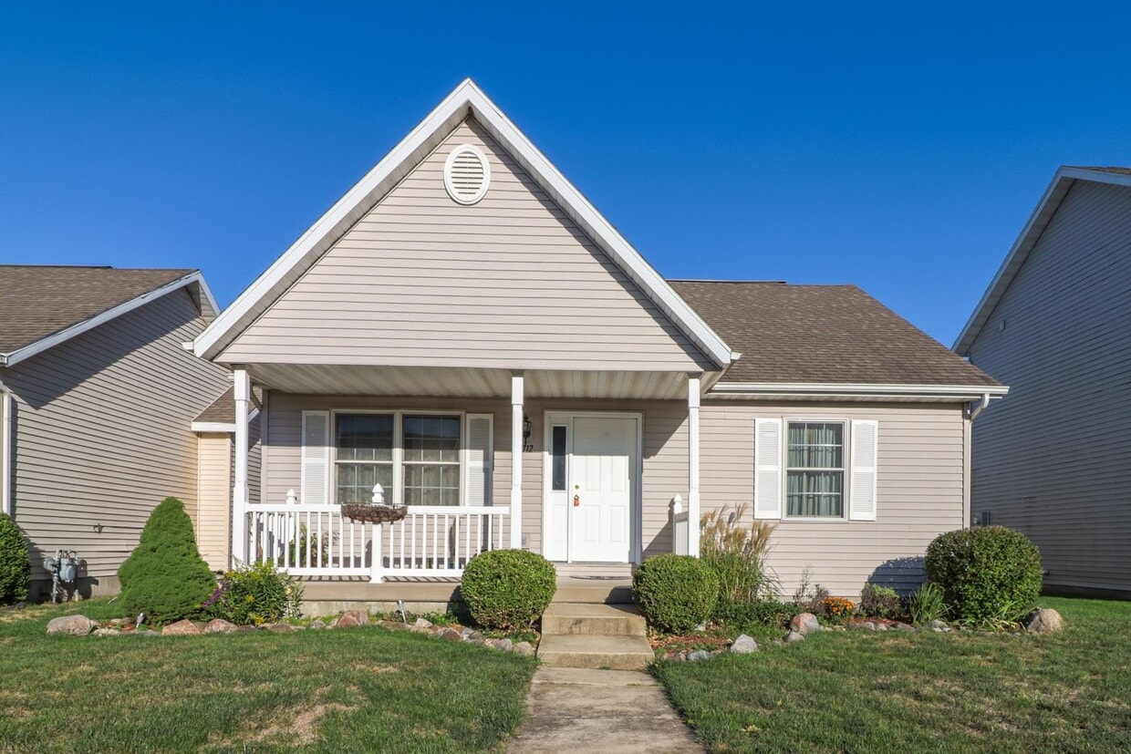 Primary Photo - 4 BED / 2 BATH HOUSE IN EAST URBANA WITH F...