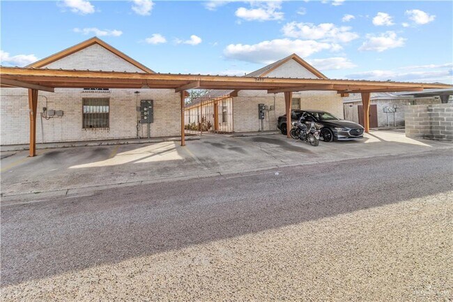 Foto del edificio - 6 West Dr