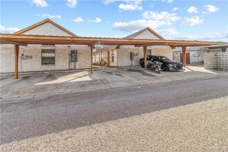 Building Photo - 6 West Dr