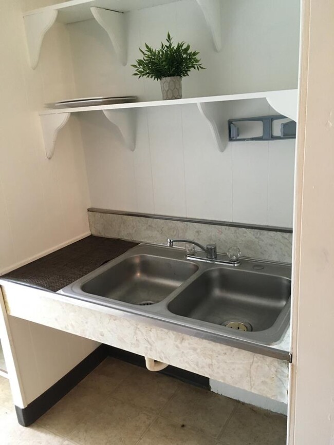 Kitchenette - 6710 Wabash Ave