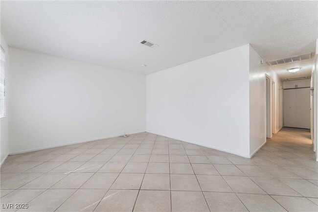 Foto del edificio - 1272 Lawry Ave