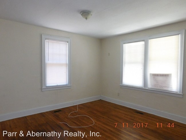 Building Photo - 1330 Custer St
