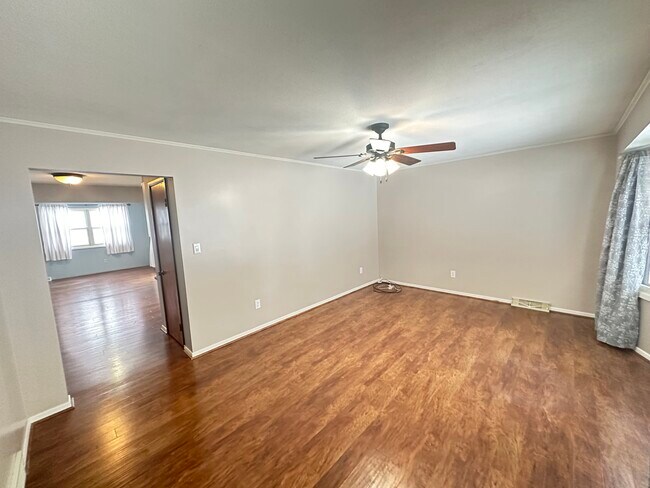 Building Photo - 520 Oakhurst Ave NW