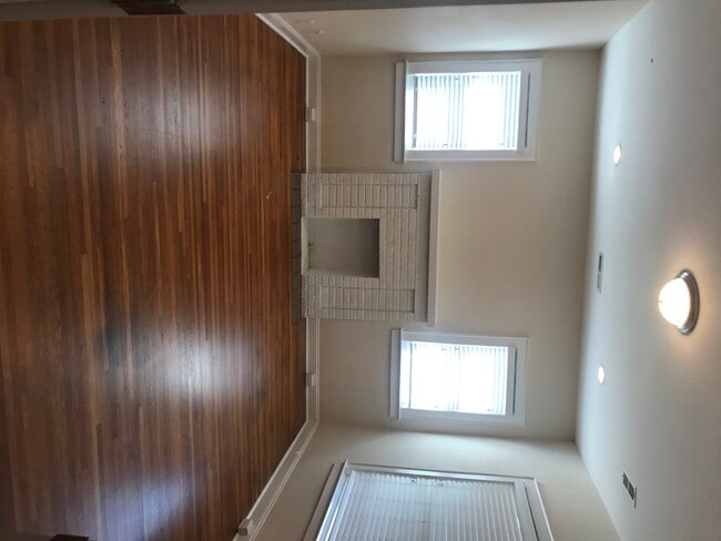 Building Photo - 403 8th Ave