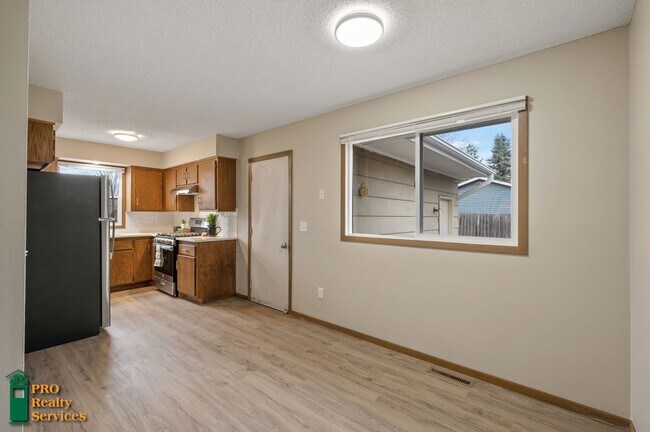 Foto del edificio - 3 Bedroom House **1 Month Free Rent with a...