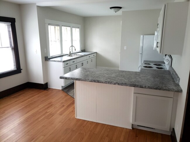 Foto del edificio - 406 Evergreen St