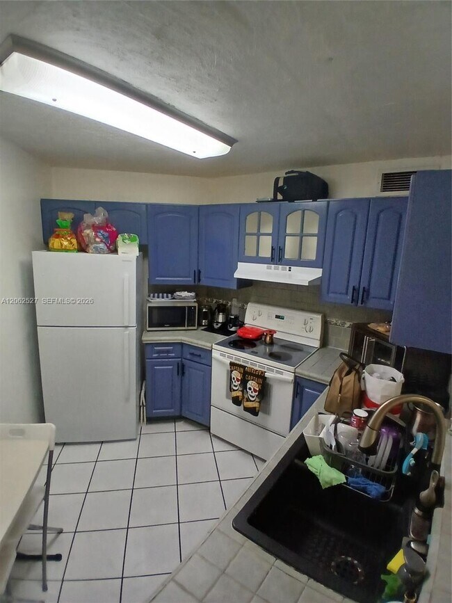 Building Photo - 9403 Fontainebleau Blvd
