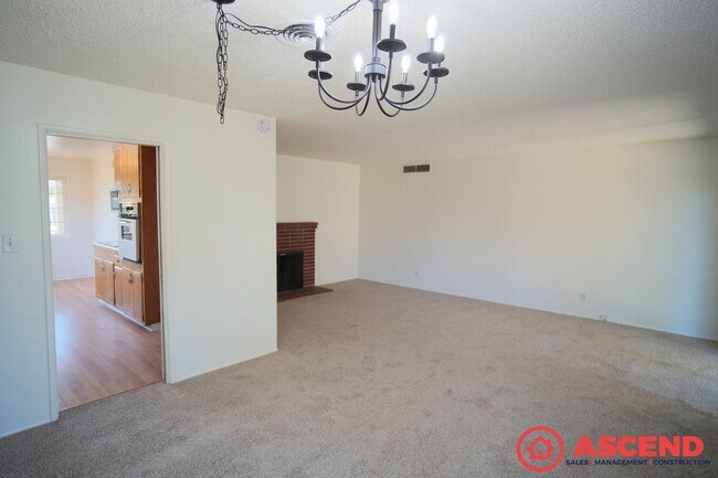 Foto del edificio - Darling Home in East Bakersfield!